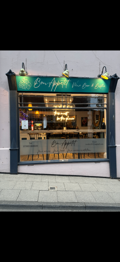 NORTH YORKSHIRE SEASIDE TOWN BAR AND BISTRO 