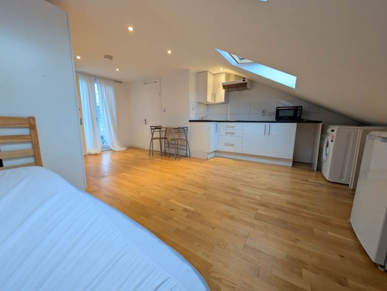 Newly Built Studio! Located in Kilburn/West Hampstead