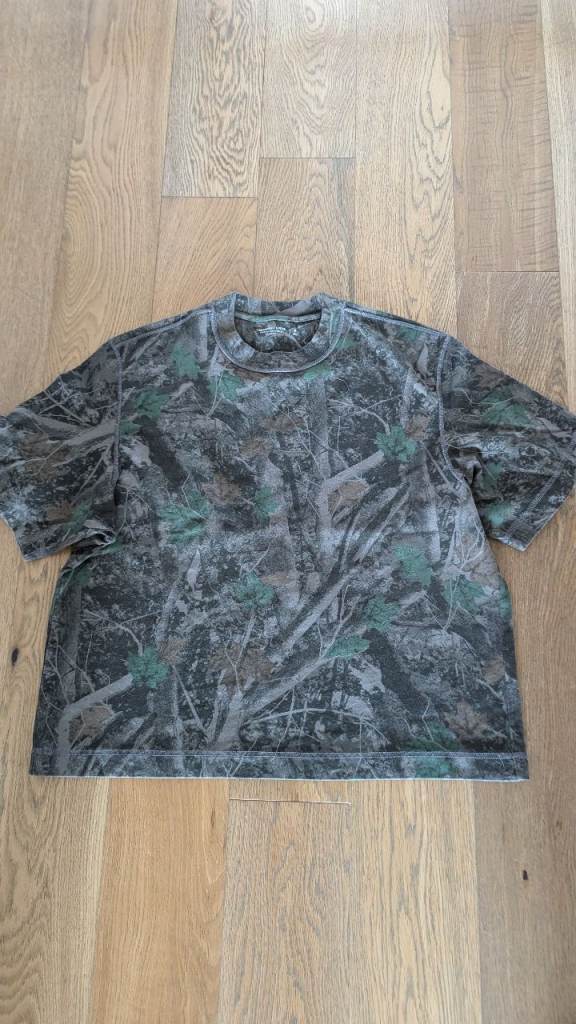 👕 HUGE MEN’S CLOTHING BUNDLE – 6 Jumpers, 12 T-Shirts, 2 Shorts & 2 Shirts