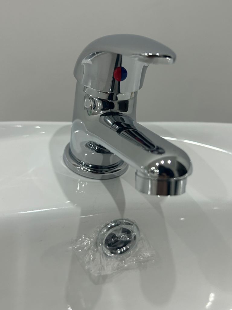 800mm Gloss Grey Wall-Hung Sink Unit – Brand New (RRP 795)