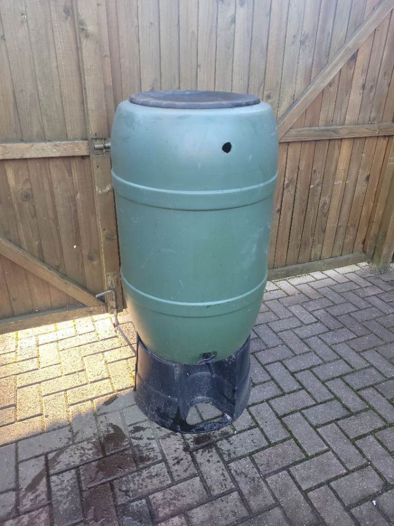 Large Green Water Butt Rain Catcher Stand and Tap