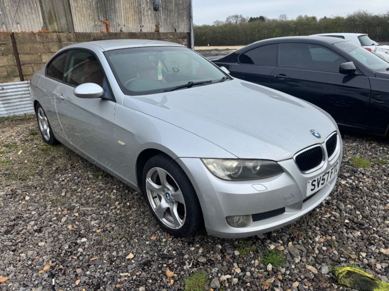 Breaking for parts bmw 320i e92 in silver 