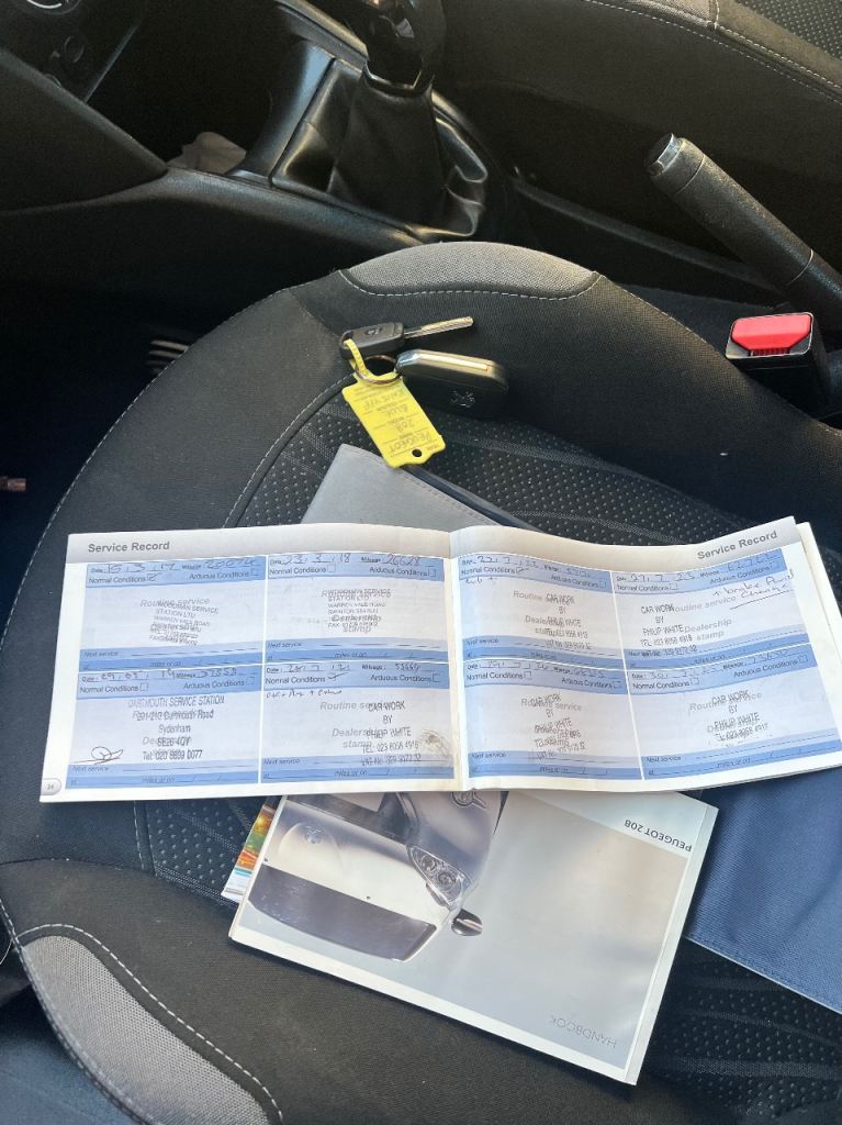 Peugeot, 208, Hatchback, 2015, Manual, 1199 (cc), 5 doors