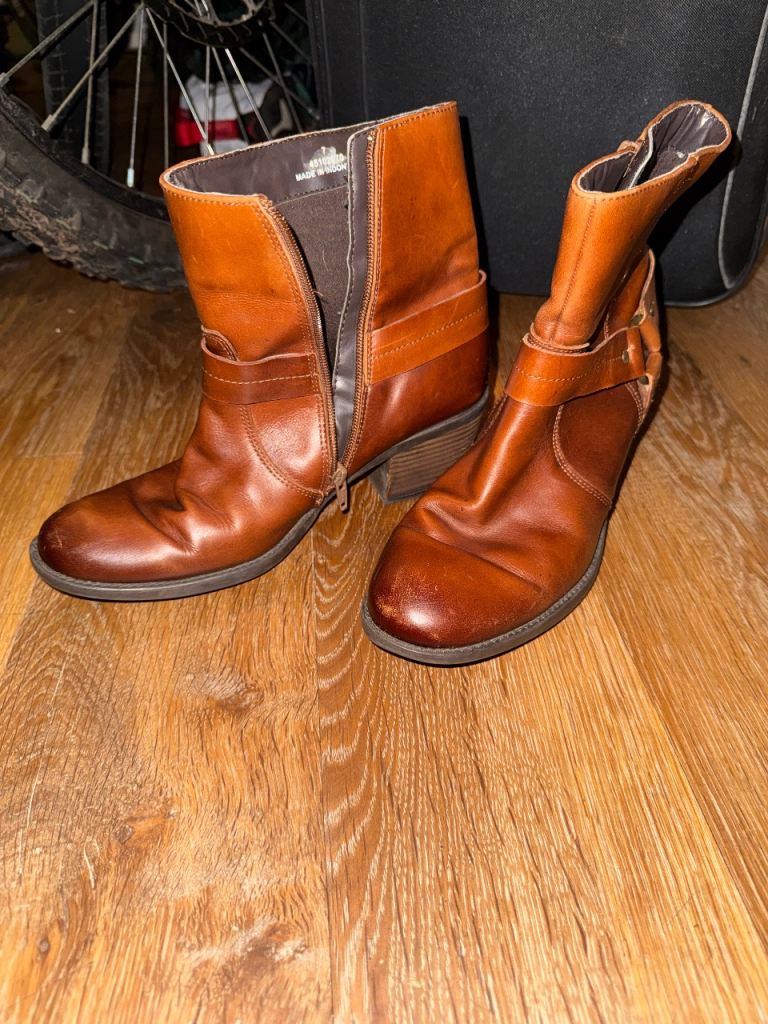 Women’s Stylish Ranch Boots