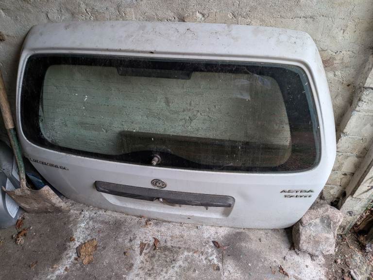 Astravan MK4 rear windscreen boot boot lid tailgate 