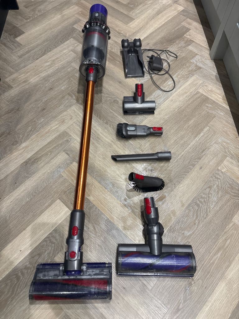 Dyson Cordless Vacuum Cleaner with Attachments – Good Condition