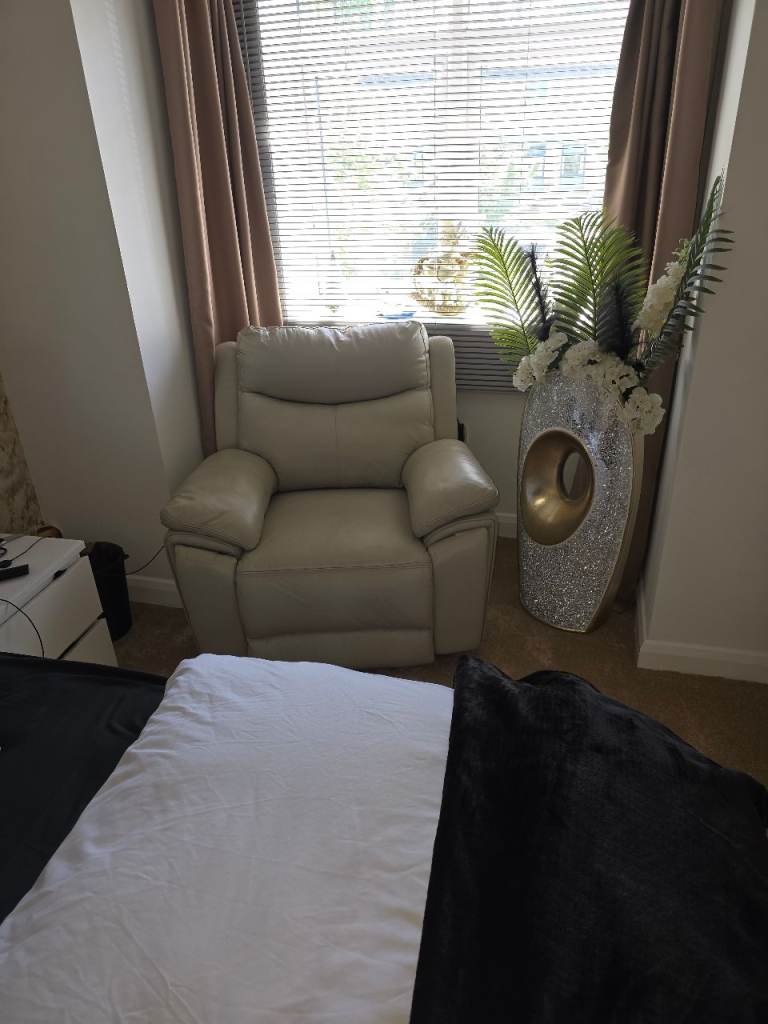 DFS Ivory / Cream Milano Leather Electric / Power Reclining Armchair