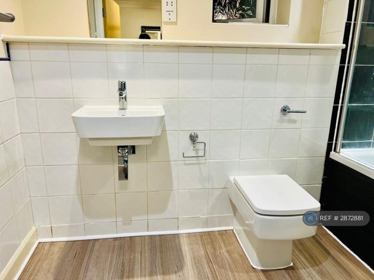 2 bedroom flat in Park Lodge, Manchester, M16 (2 bed) (#2872881)