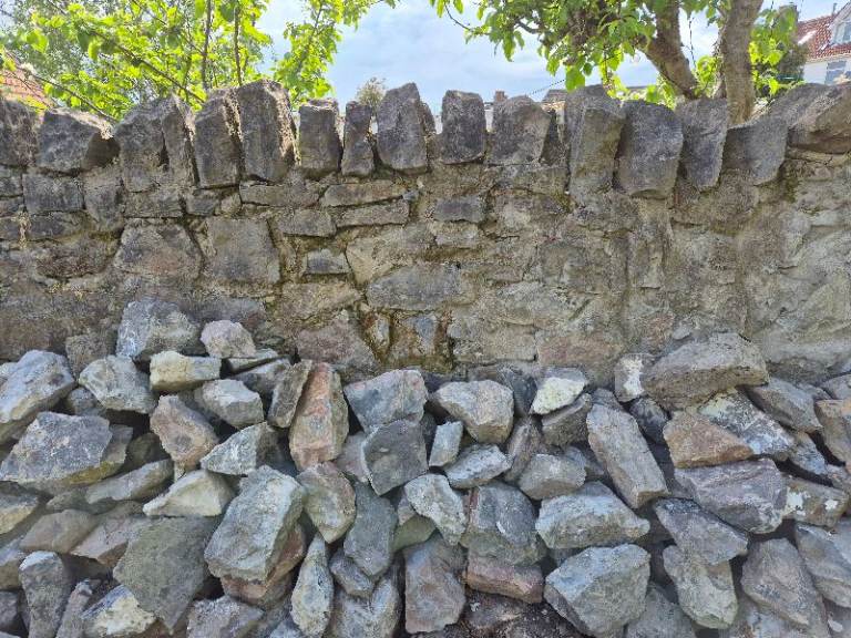 Garden wall stone