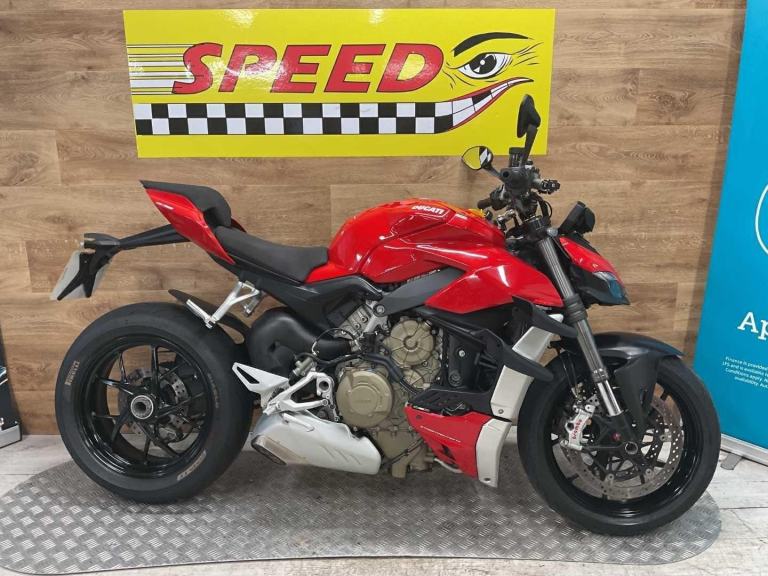 DUCATI STREET FIGHTER V4