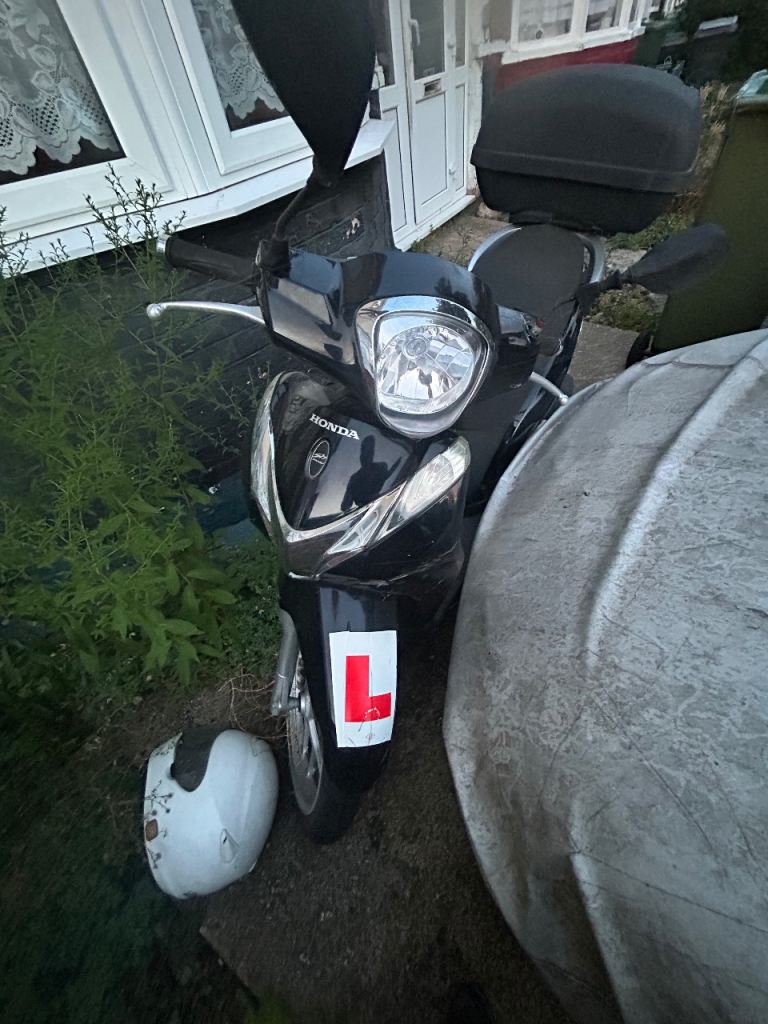 2020 Honda SH125i 125cc – Non-Runner – Spares or Repair – V5 & Keys Included