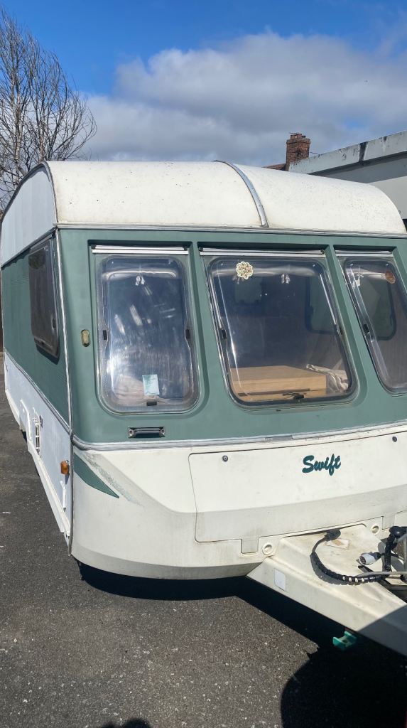 Swift silhouette 4 birth