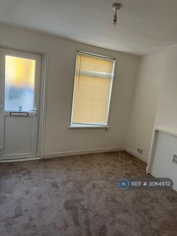 2 bedroom house in Webster Road, Gillingham, ME8 (2 bed) (#3064972)