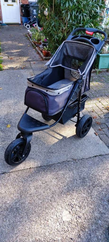 Paw hut dog pushchair and raincovers
