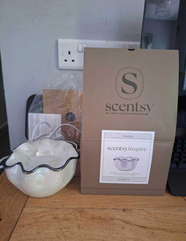 Scentsy Lustra wax melt element warmer brand new boxed cost £60