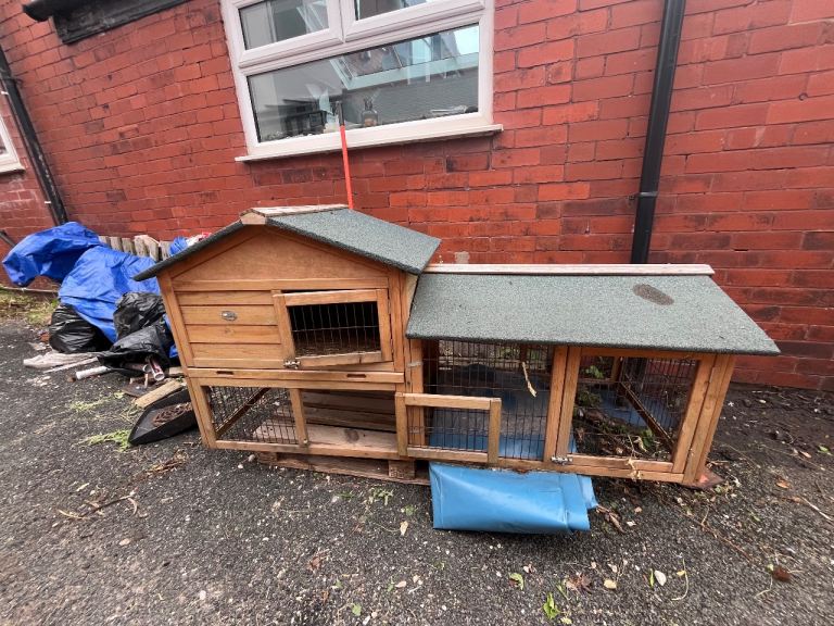 Large Rabbit Hutch