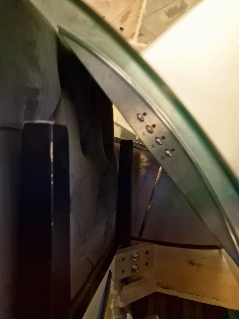 Oven, hob, extractor hood