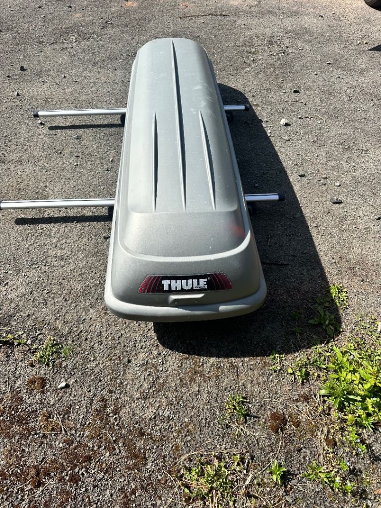 Roof box and bars