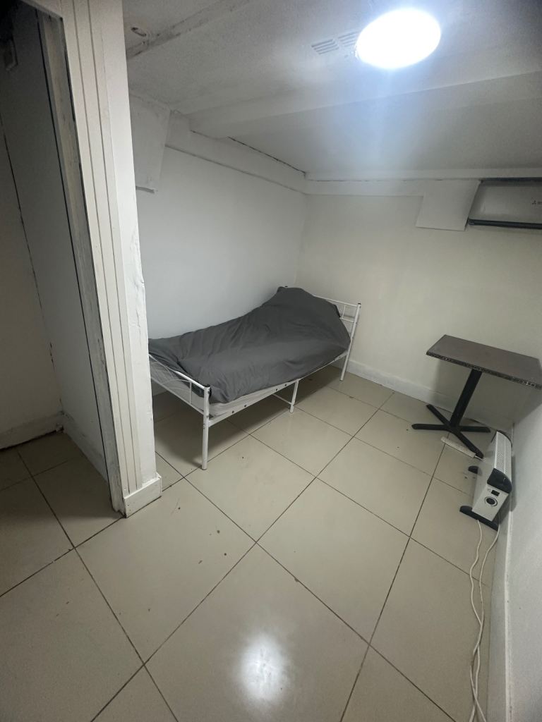 image for Large basement en-suit