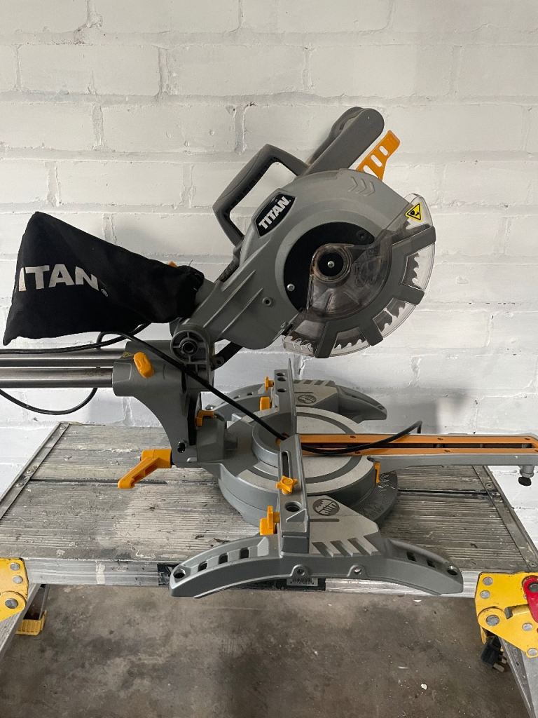 Titan 210mm Sliding Mitre Saw 240v - VGC