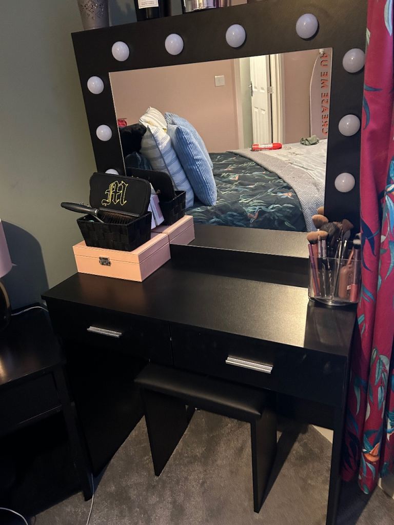 Vanity table 