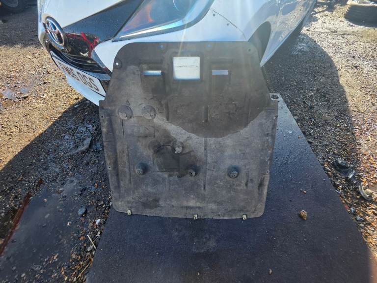 BMW X1 X DRIVE 2.0d F48 2018 Engine Under Tray Breaking Parts 