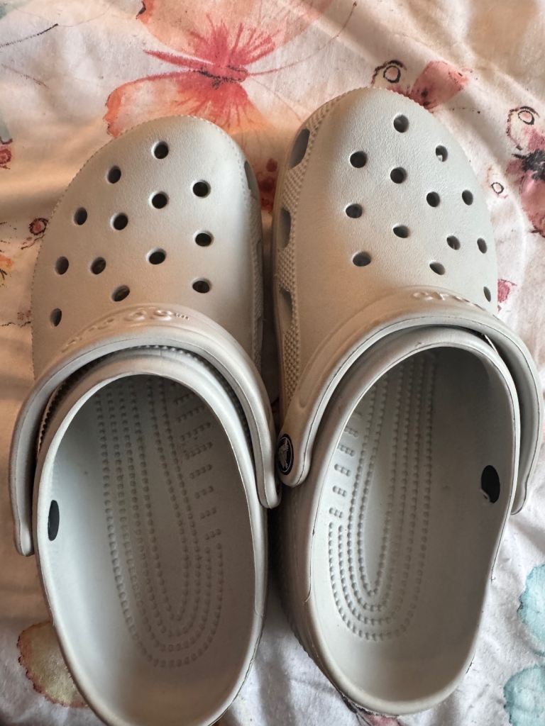 Crocs Classic Clogs White – UK M7/W9, Good Condition