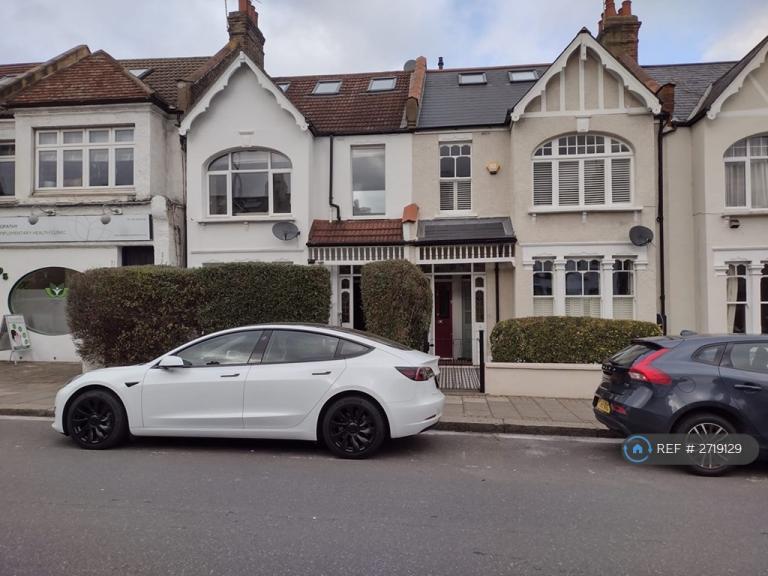 3 bedroom flat in Southfields, London, SW18 (3 bed) (#2719129)