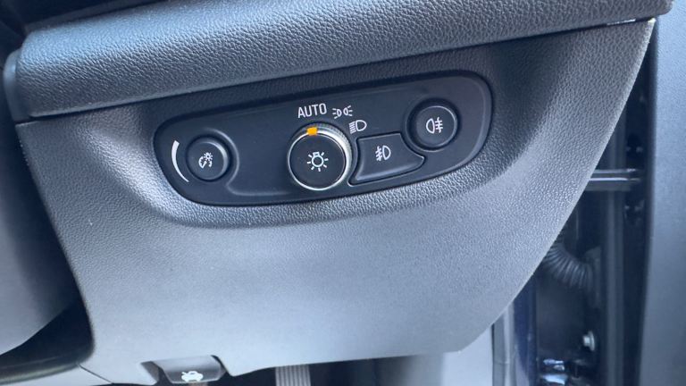 Vauxhall, INSIGNIA, Hatchback, 2017, Manual, 1598 (cc), 5 doors