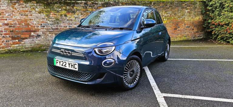2022 Fiat 500e Icon 42kWh Long Range – Stylish Italian EV
