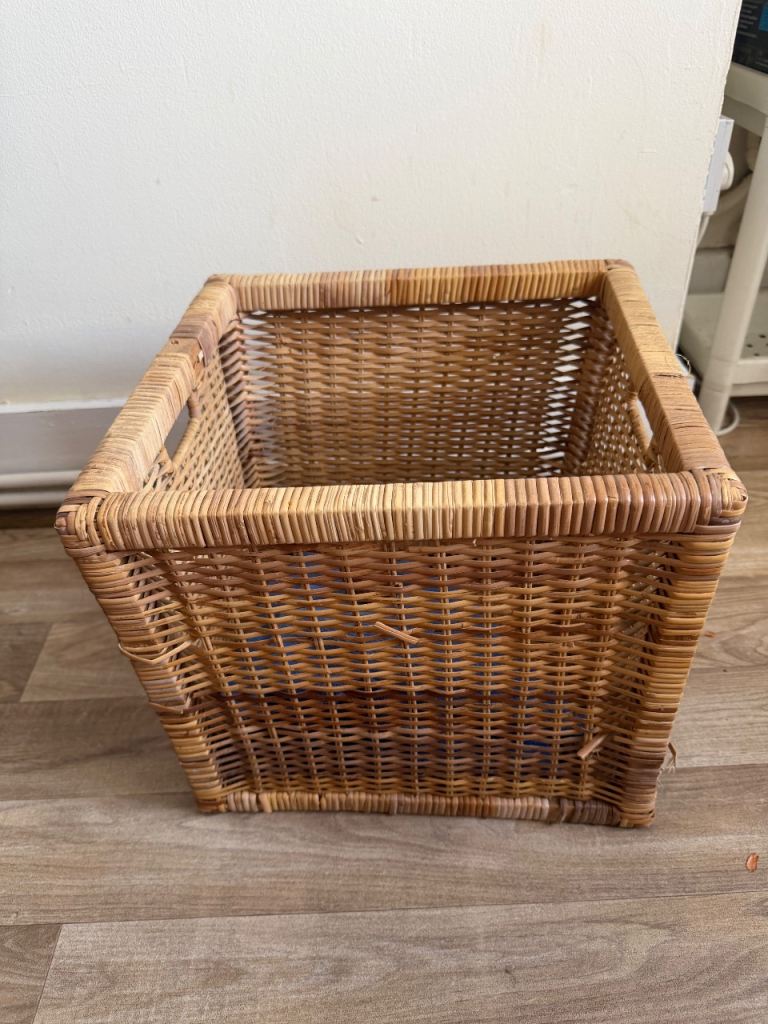 Wicker Storage Basket / Laundry Bin – Good Condition