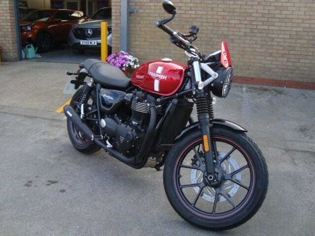 2018 Triumph BONNEVILLE Bonneville Street Twin (19MY) Two Tone Paint Retro Petrol Manual