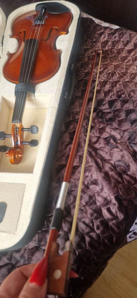 4/4 Full Size Violin, £40. Excellent Condition