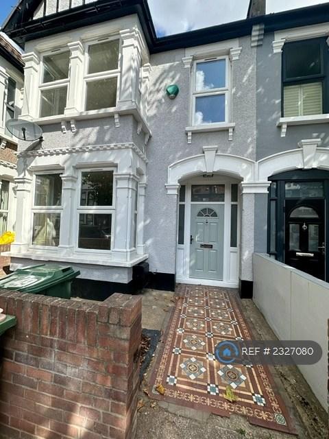 1 bedroom in Lichfield Road, London, E6 (#2327080)
