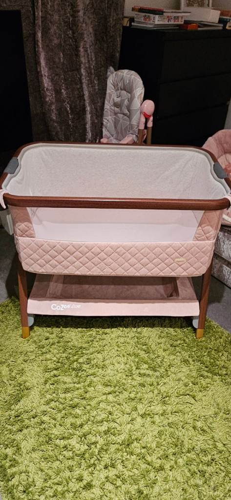 Tutti Bambini CoZee Luxe Bedside Crib – Excellent Condition