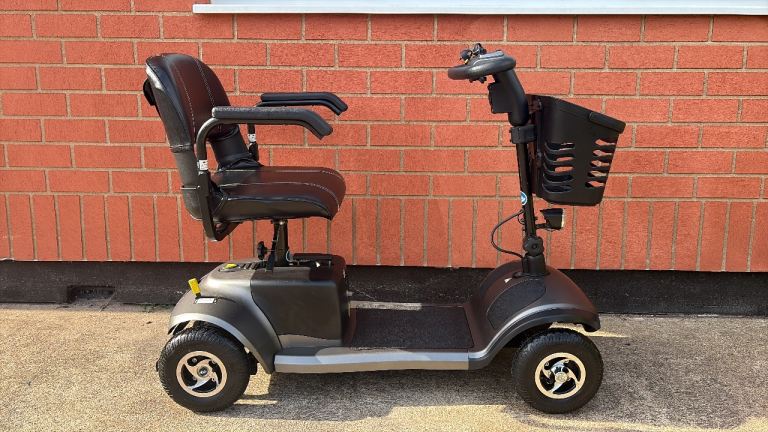 Fold up/boot scooter - CAN DELIVER
