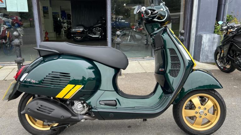 2020 PIAGGIO GTS SUPER 300 in Green