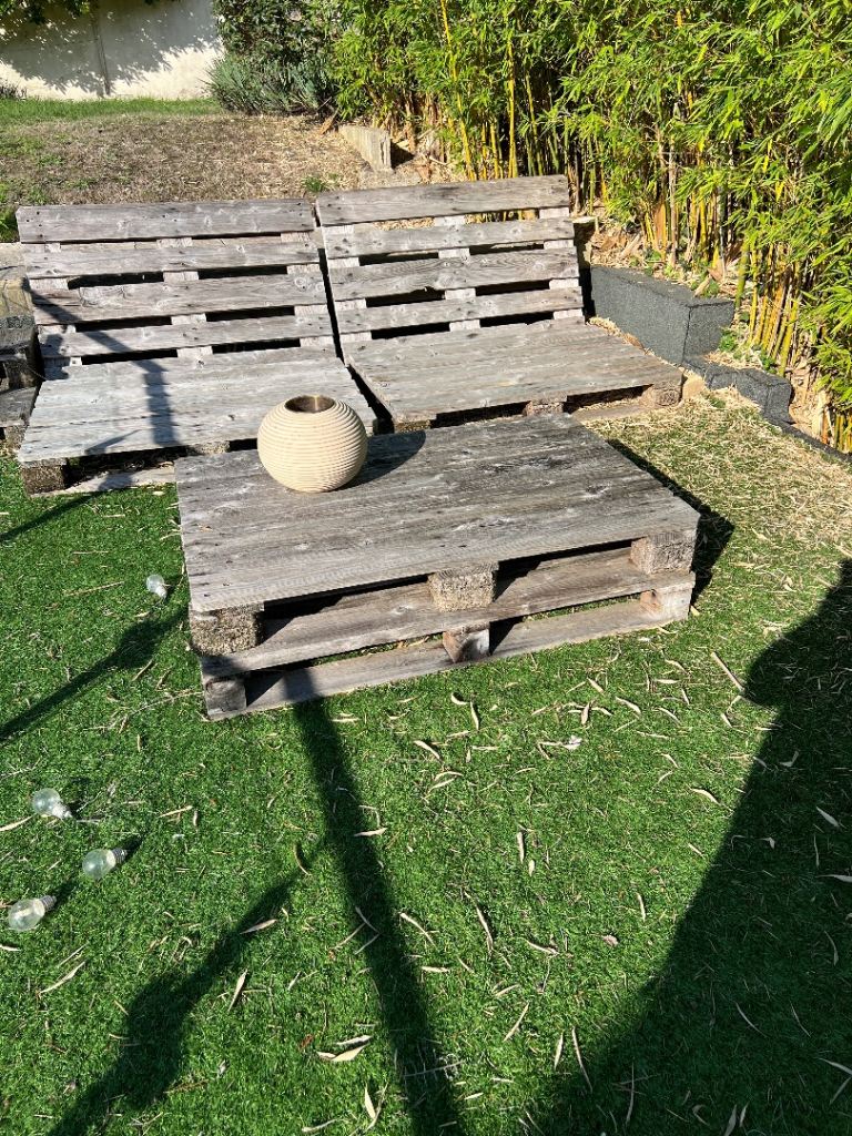 Handmade Pallet Garden Sofa Set with Coffee Table – Fair Condition