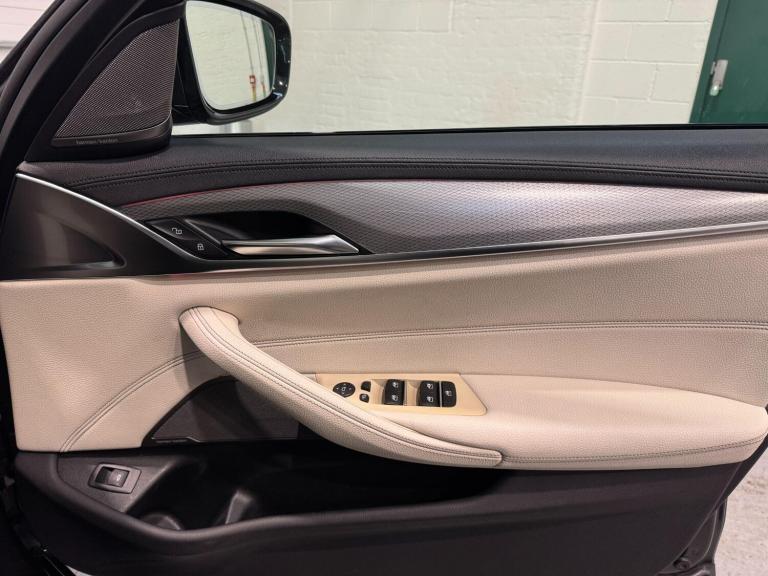  BMW 5 Series 3.0 530d M Sport Touring 5dr Diesel Auto xDrive Euro 6 (s/s) (265 ps) Diesel Automatic