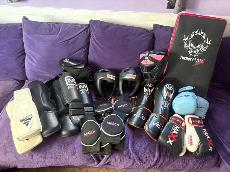 MAXX Boxing/Martial Arts Gear Bundle - Gloves, Pads, Headguards