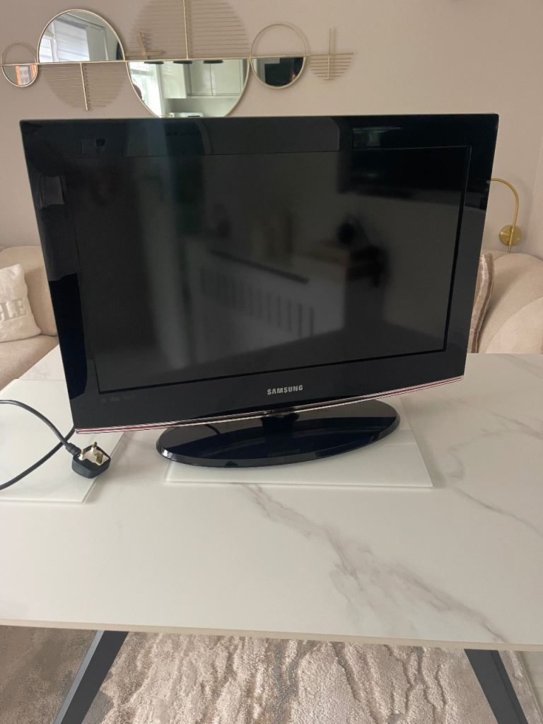 Samsung 26 Inch TV in Excellent Condition. 
