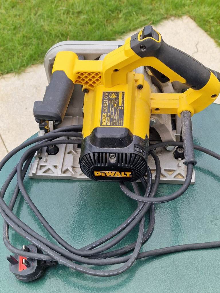 Dewalt DWS 520 plunge saw