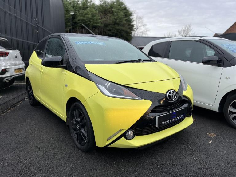 TOYOTA AYGO 1.0 VVT-i x-cite 3 Yellow Bi-Tone 2017
