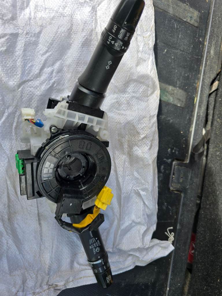 Mitsubishi outlander 2008 steering column switches