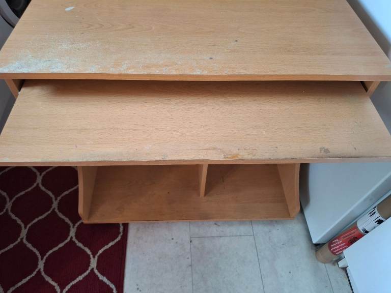 Computer desk Free  to pick up Forgewood 