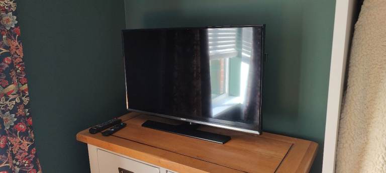 Small Samsung TV 