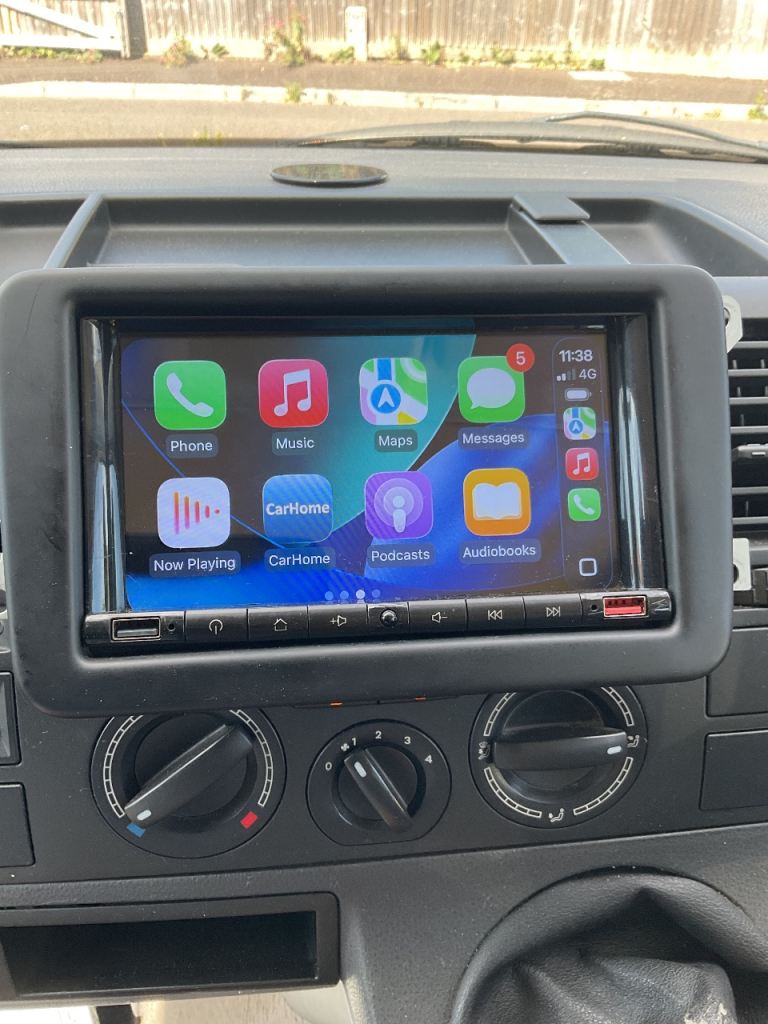 CarPlay /Android touchscreen car radio. 
