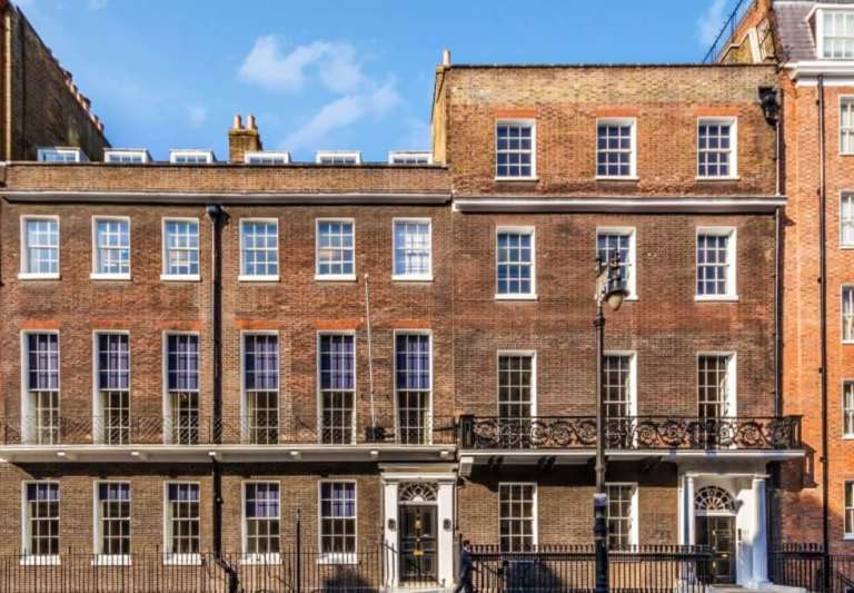 *Mayfair* Private Serviced Offices: Units from 2 to 100 desks for rent W1