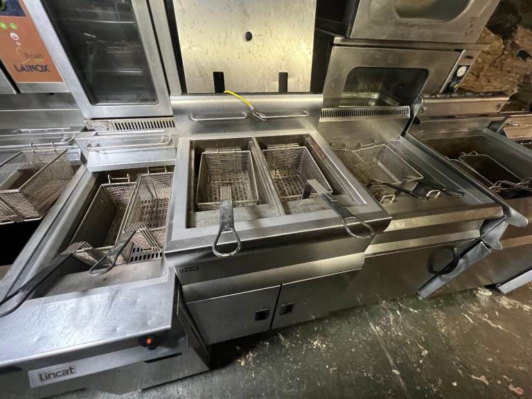 LINCAT GAS TWIN TANK FRYER CATERING COMMERCIAL KITCHEN EQUIPMENT FAST FOOD RESTAURANT SHOP