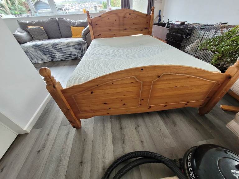 Chunky pine double bed with immaculate silentnight memory foam mattress 
